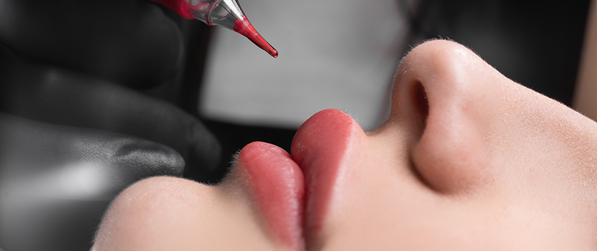 Kalıcı dudak renklendirme ve kontür uygulaması