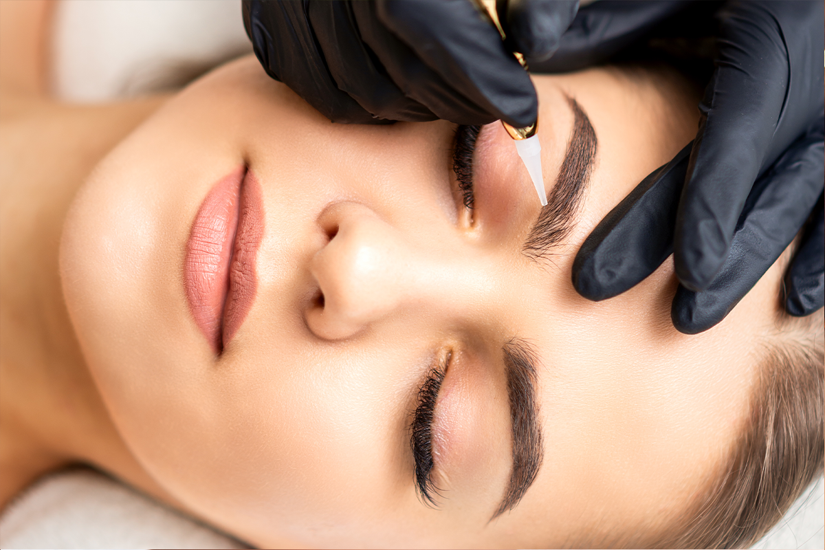 Kaş microblading uygulaması - doğal kaş tasarımı