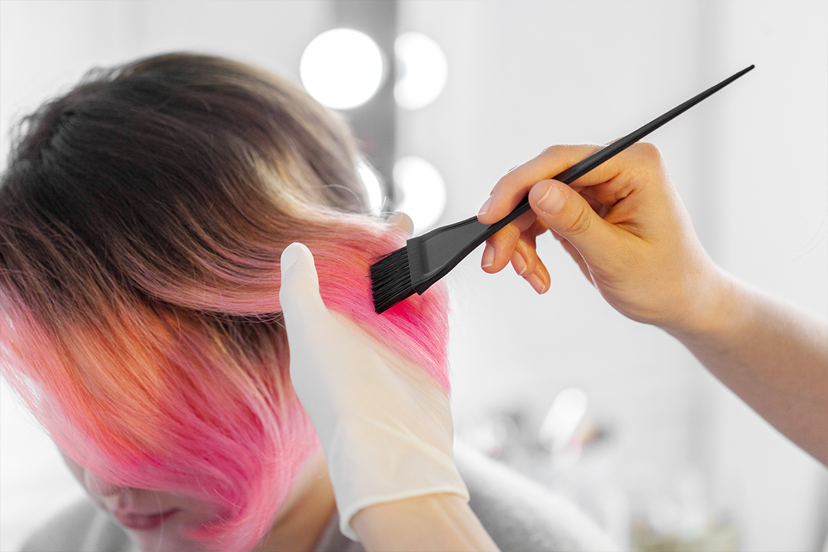 Kuaförde pembe saç boyama işlemi - Dream Moon Beauty