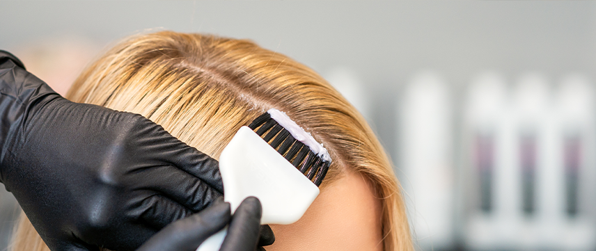 Kuaförde dip boya ve röfle işlemi uygulaması